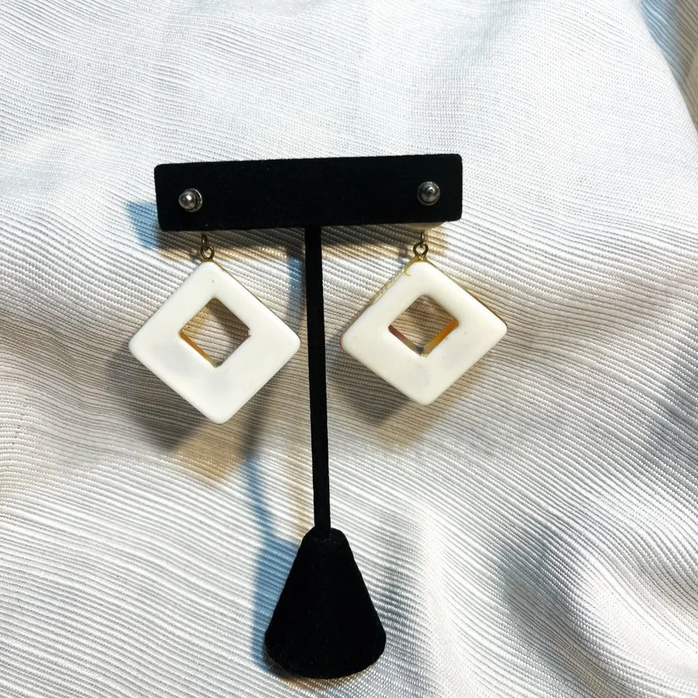 Vintage Lucite Colorful Earrings - Picture 5 of 7